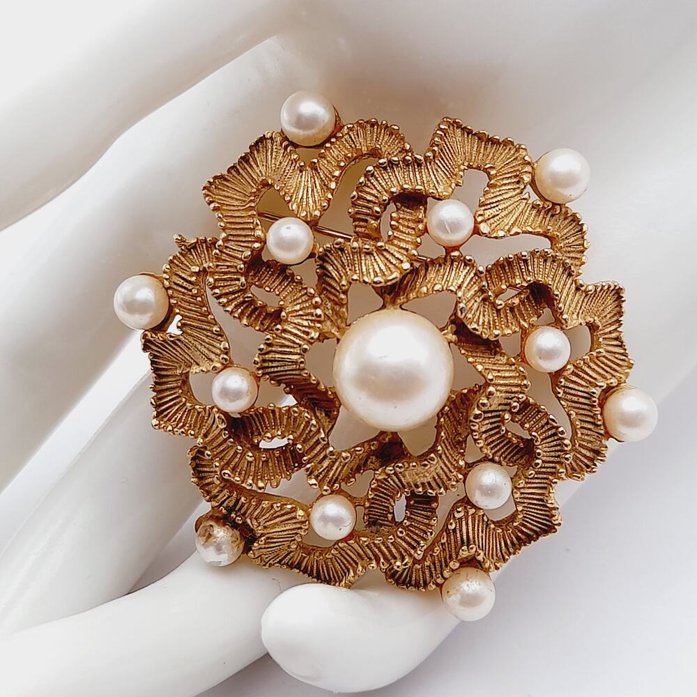 Vintage Faux Pearl Gold Tone Textured 2 1/4 Inch Brooch